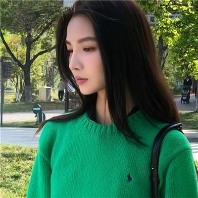 吉普车中的四人海报